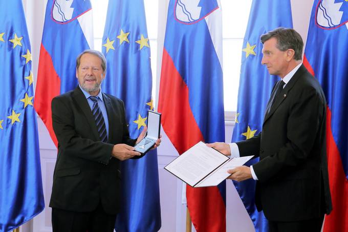 Predsednik republike Borut Pahor je vročil odlikovanje medaljo za zasluge dr. Cirilu Kržišniku